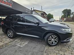 MITSUBISHI - OUTLANDER - 2015/2016 - Preta - R$ 89.900,00