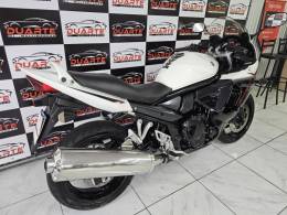 SUZUKI - GSX - 2011/2012 - Branca - R$ 28.900,00