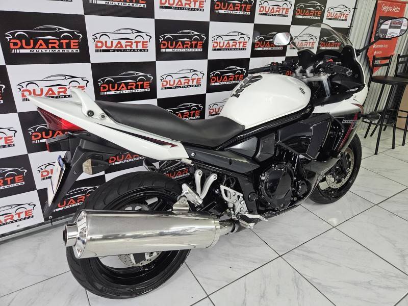 SUZUKI - GSX - 2011/2012 - Branca - R$ 28.900,00